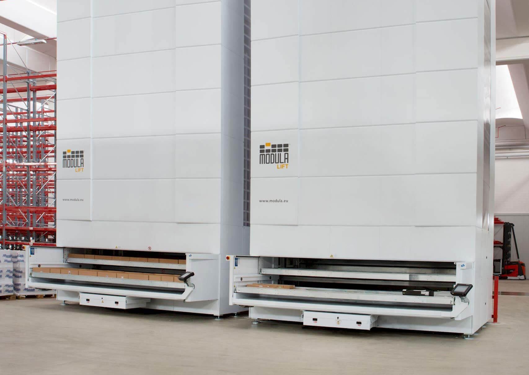 Sistema automatico di magazzino verticale